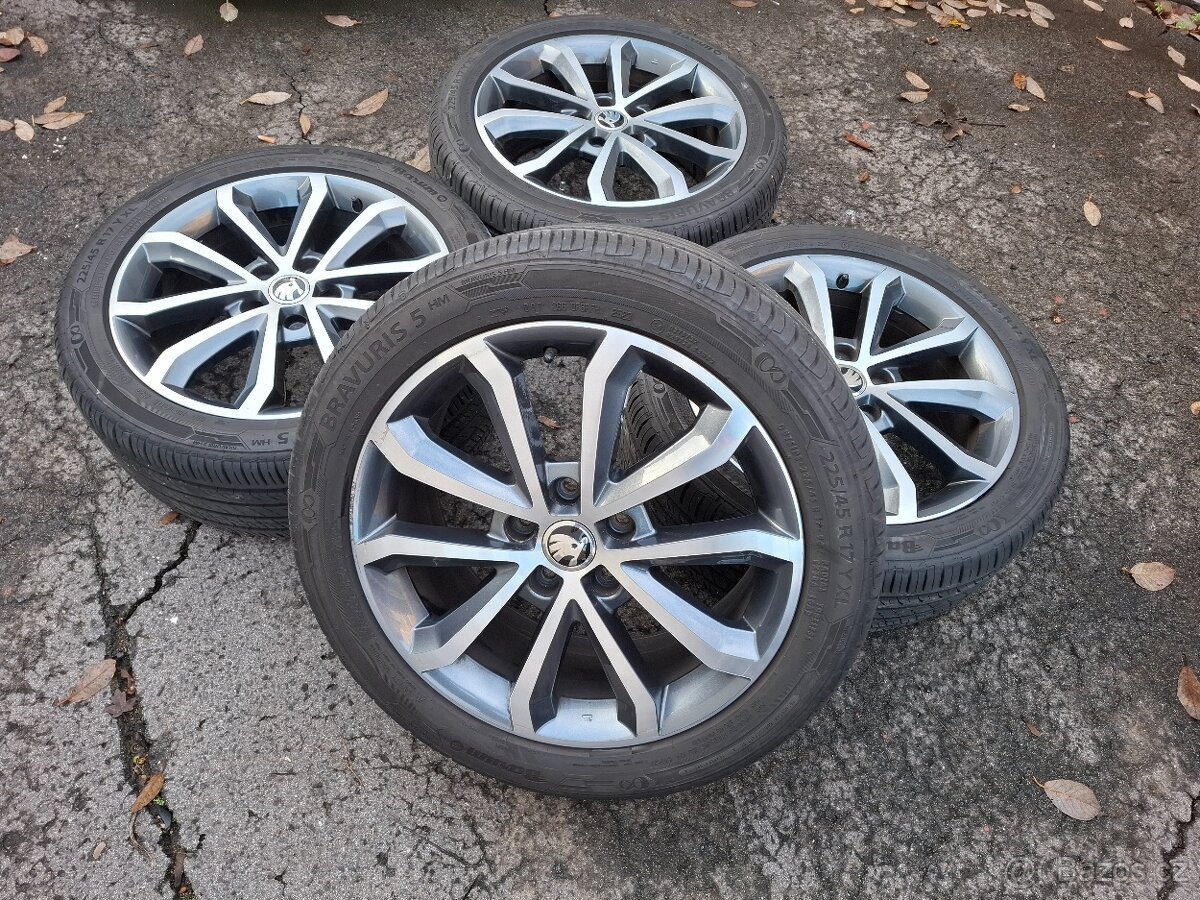 Alu kola 17" Škoda Octavia Hawk 5x112 letni pneu 225/45R17.