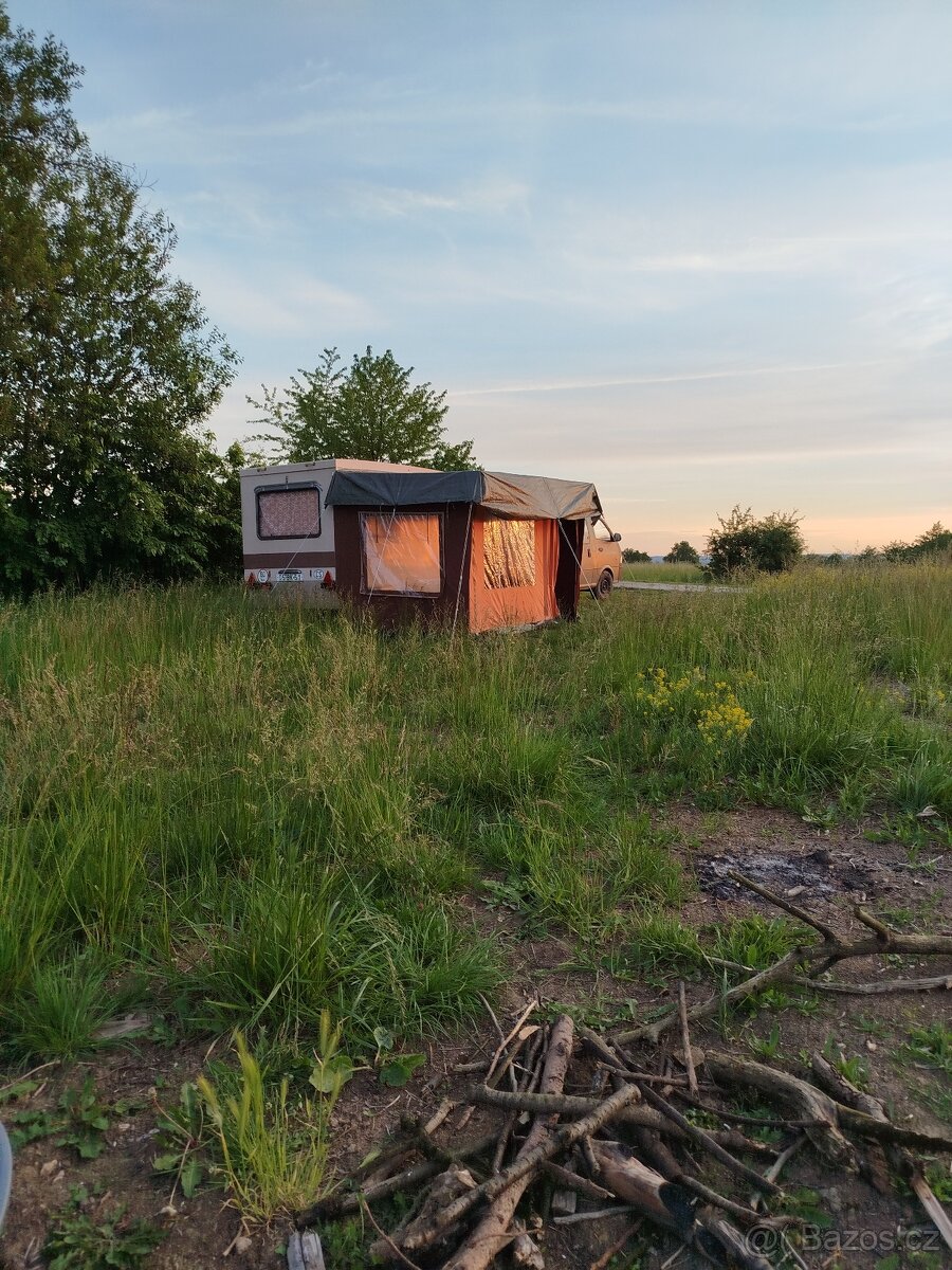 Retro skládací karavan