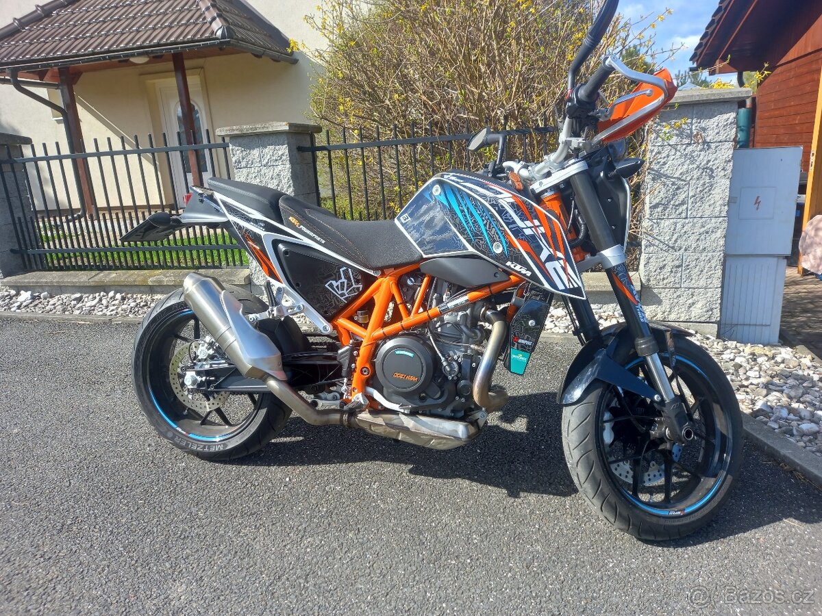 KTM DUKE 690 - ROK BAGAROS