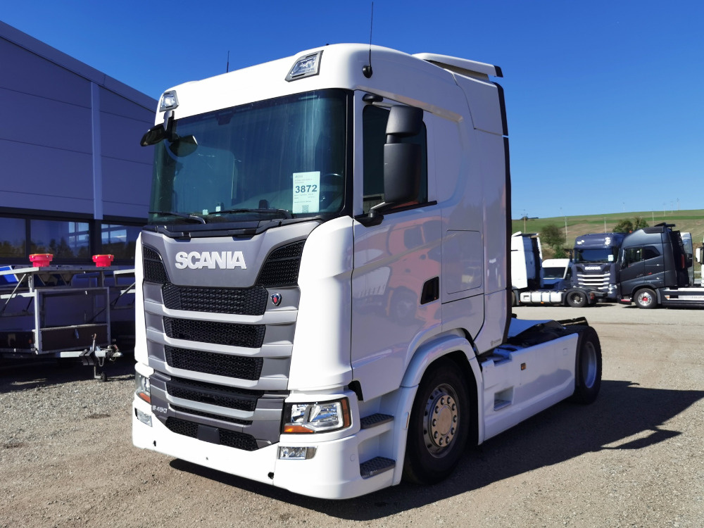 Prodám tahač návěsů SCANIA S450 EURO 6 po něhodě