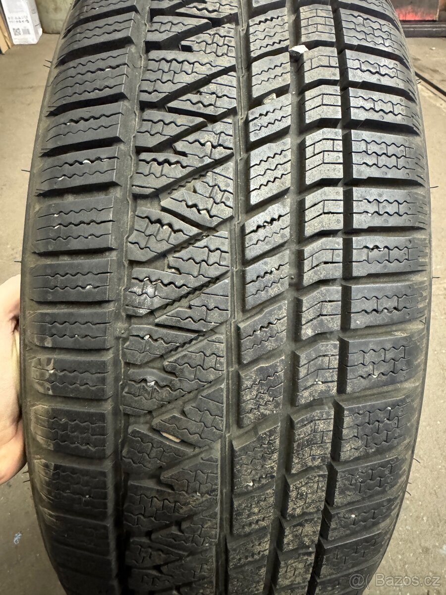 Zimní pneumatiky 235/60 r18