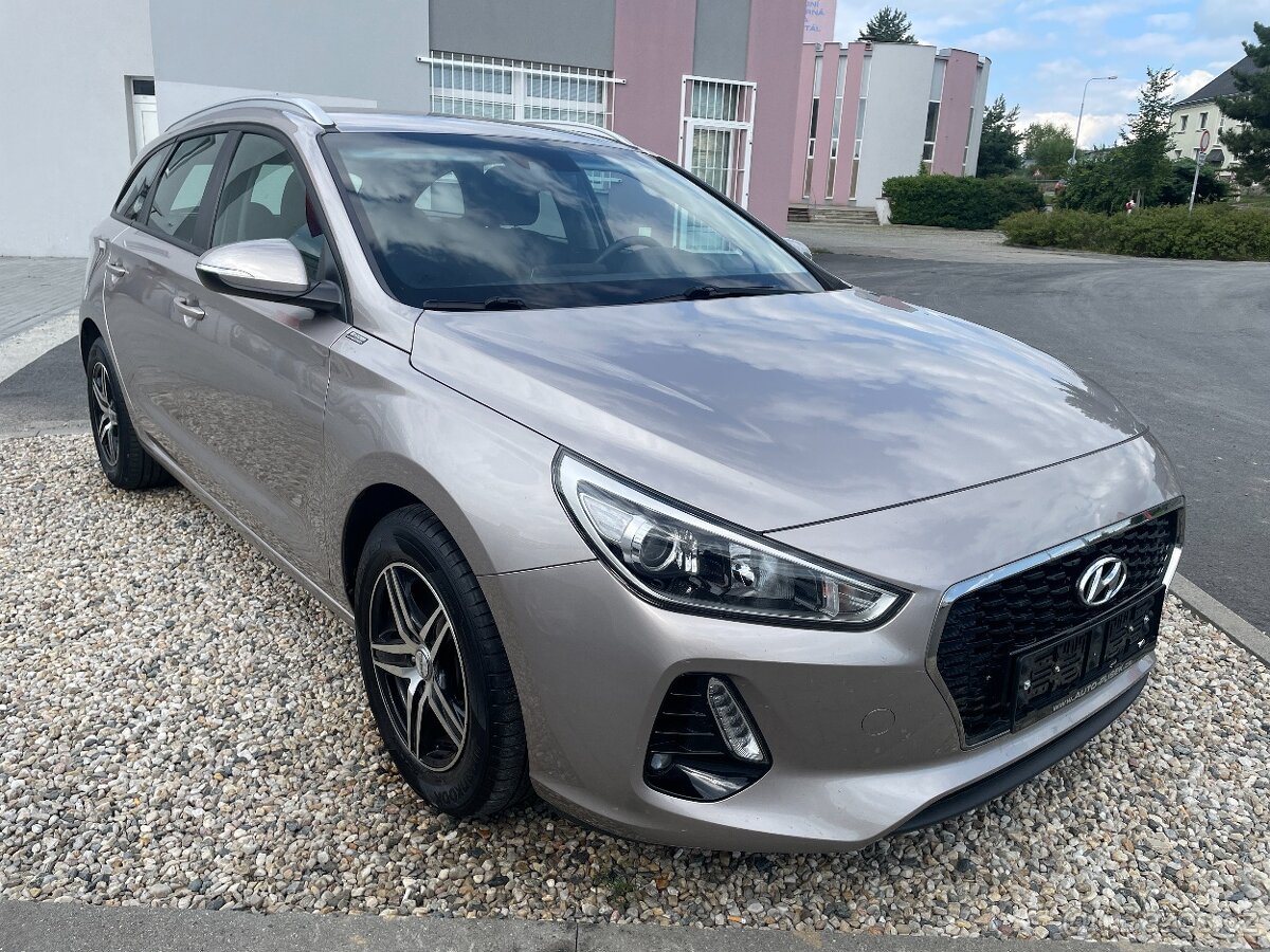 Hyundai i30 1.0 T-GDi/88kW Trikolor