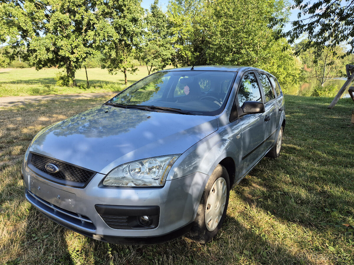 Ford Focus 1,6 benzín 74kW klima,tažné,nová STK