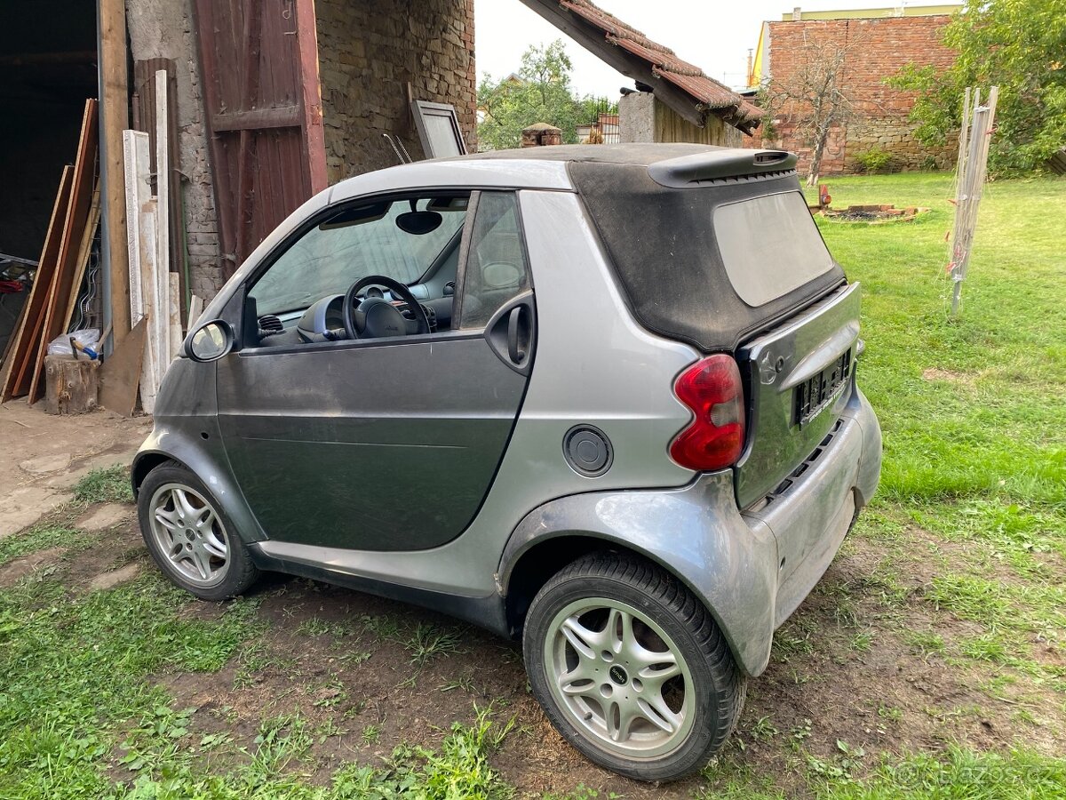 SMART FORTWO CABRIO bez motoru a dokladů, na náhradní díly