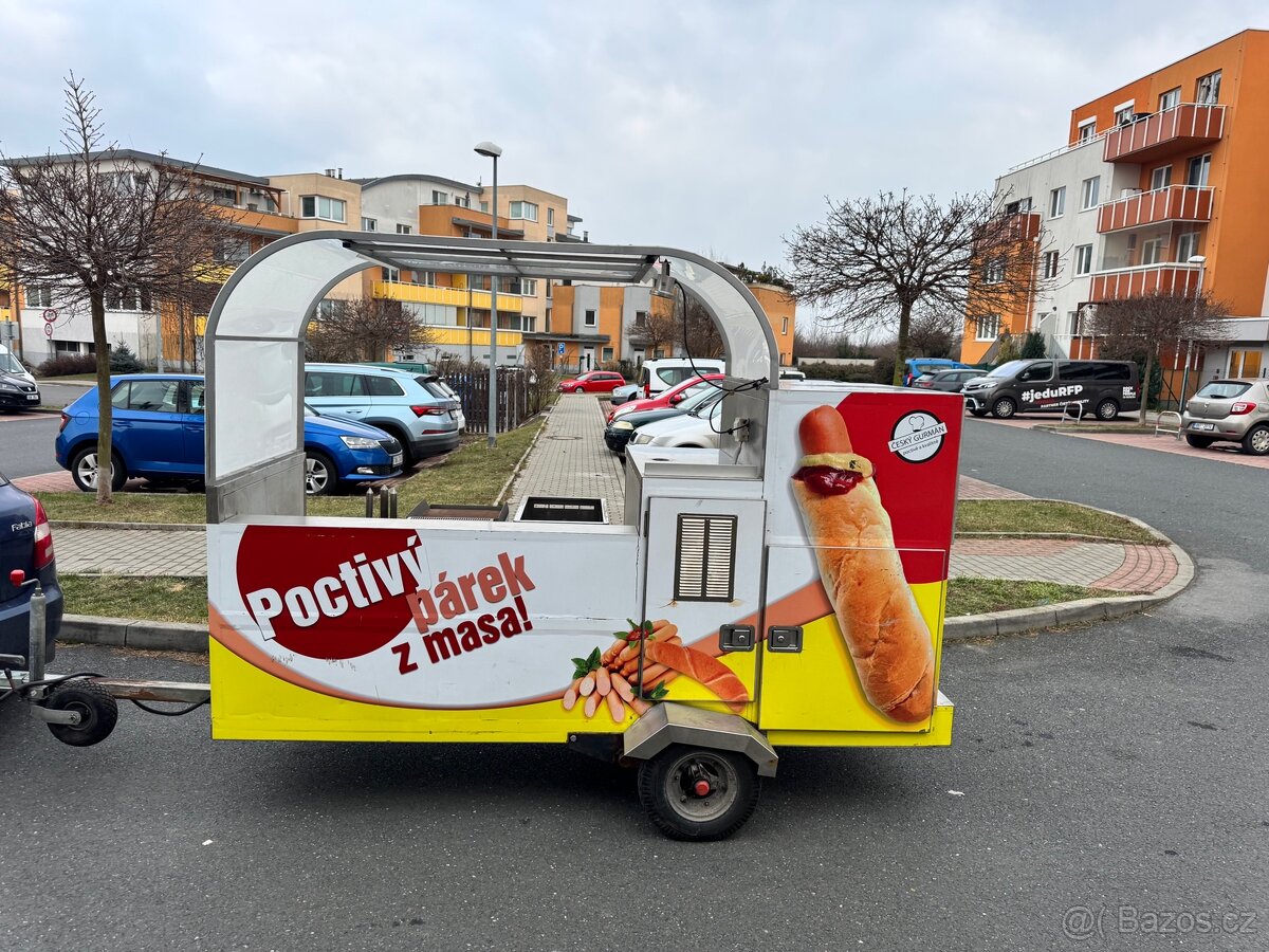 Pojízdný stánek - prodejna na párek v rohlíku a hot dock