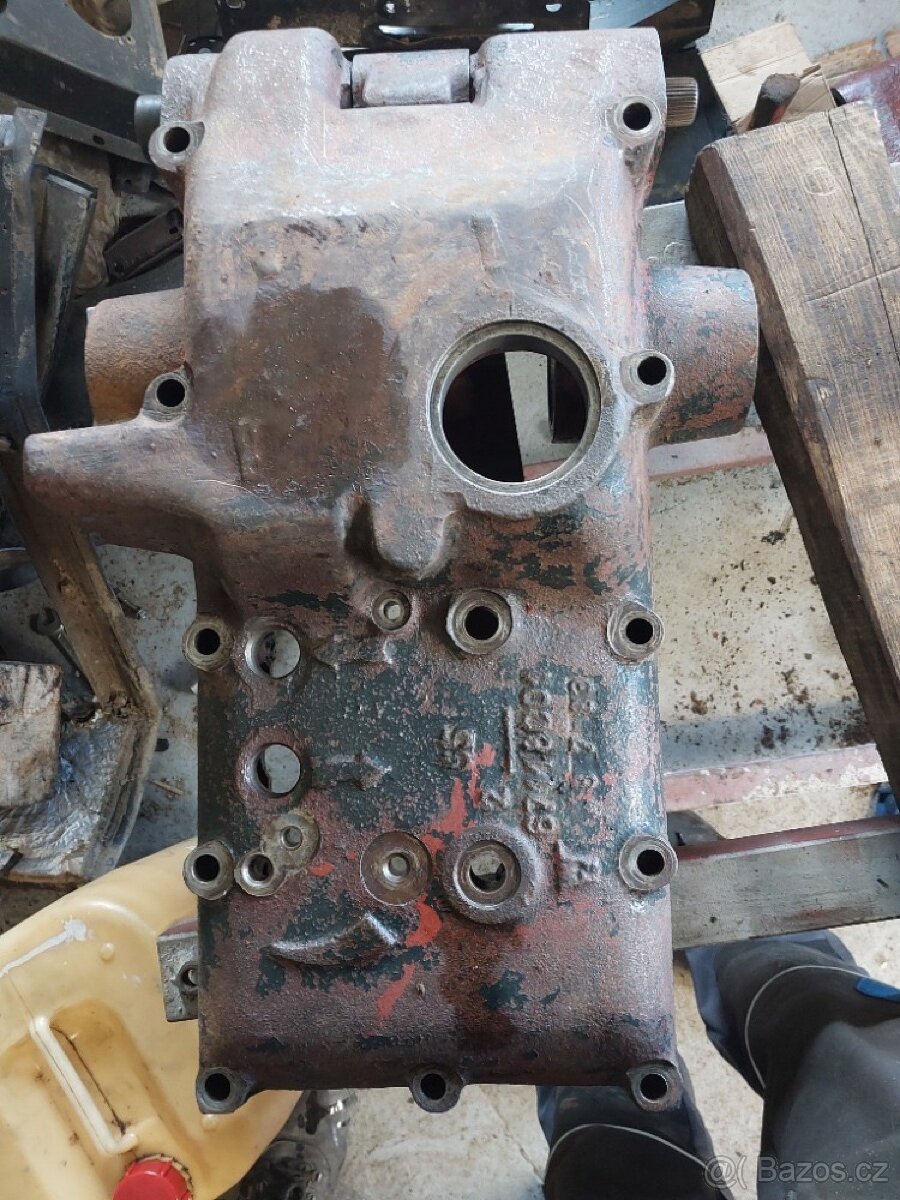 VÍKO HYDRAULIKY ZETOR dil 67118001