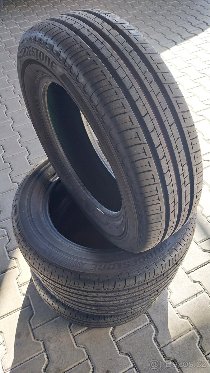 Prodám 4 téměř nové letní pneu Bridgestone 185/65/15