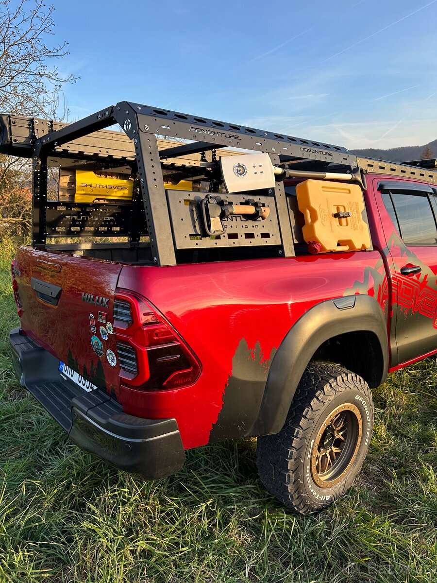 Expediční i pracovní hardtop Toyota hilux