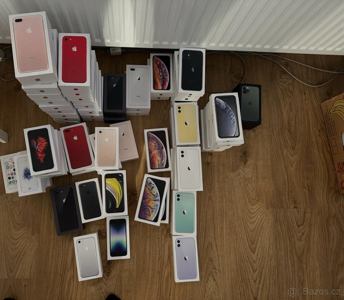 62 originálních krabiček Apple iPhone