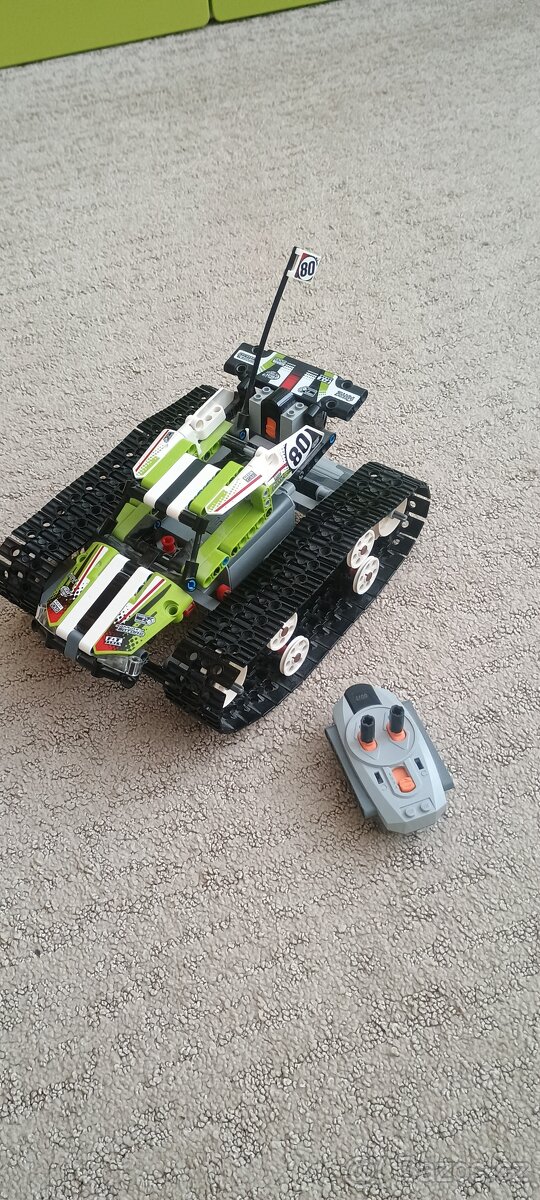 Lego technic pásový závodník na ovládání