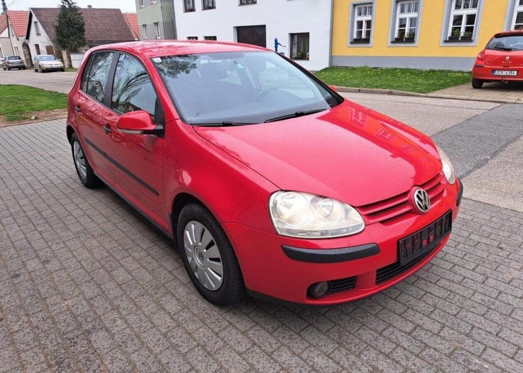 Volkswagen Golf 1,4 i benzín manuál 51 kw