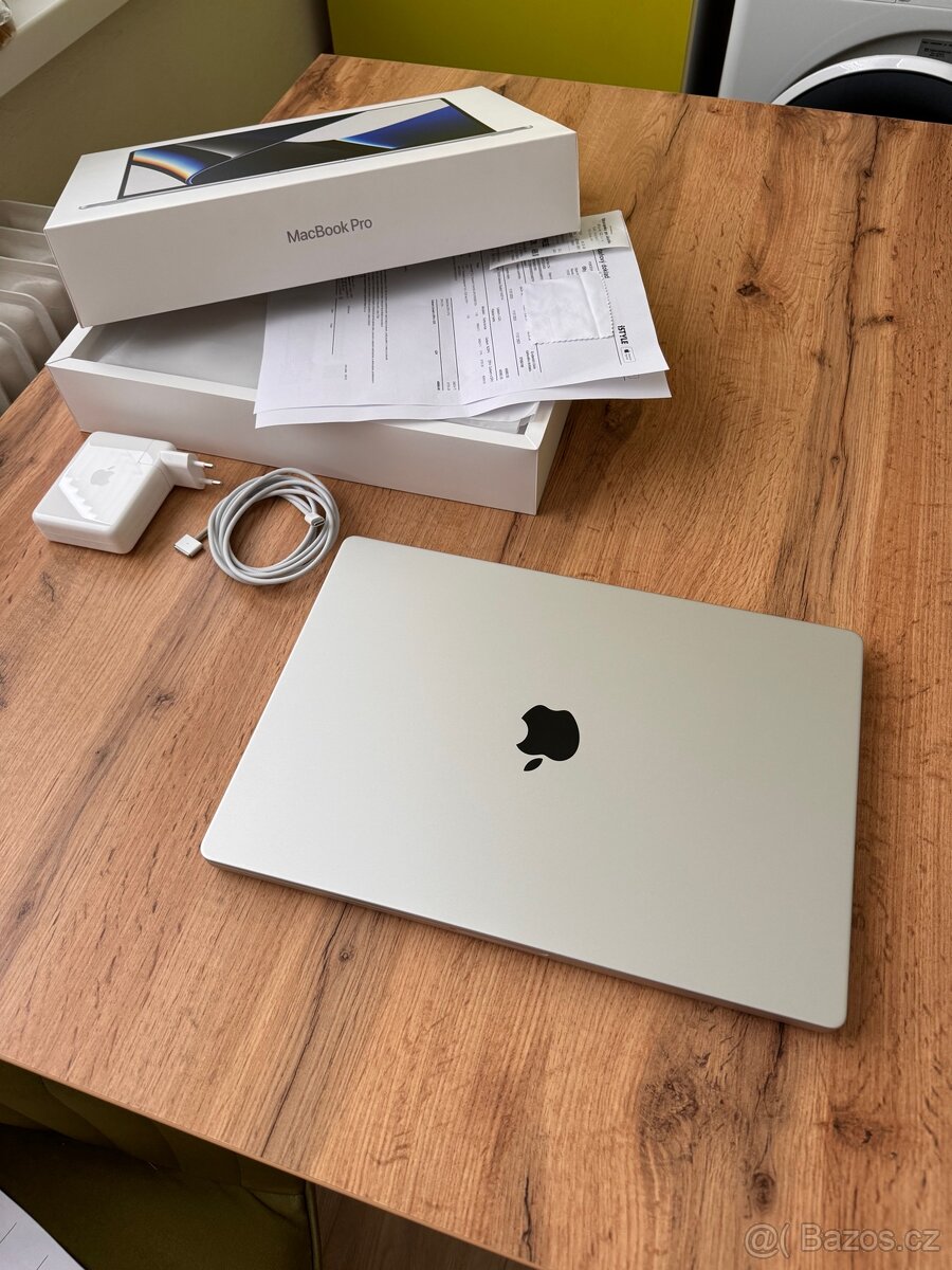 MacBook Pro 16 m2 16GB Ram/ 1TB SSD a pouze 121 cyklů