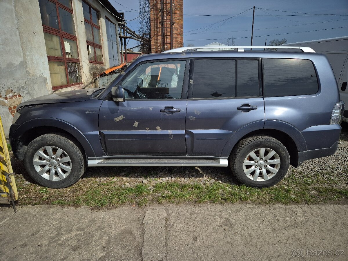 Pajero IV