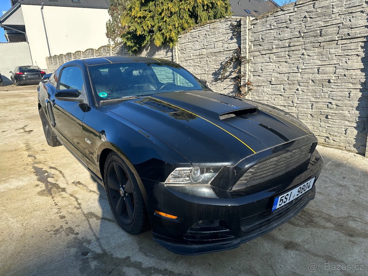 Ford Mustang GT 5,0 manuál r.v. 2013 312KW přihlášené v ČR