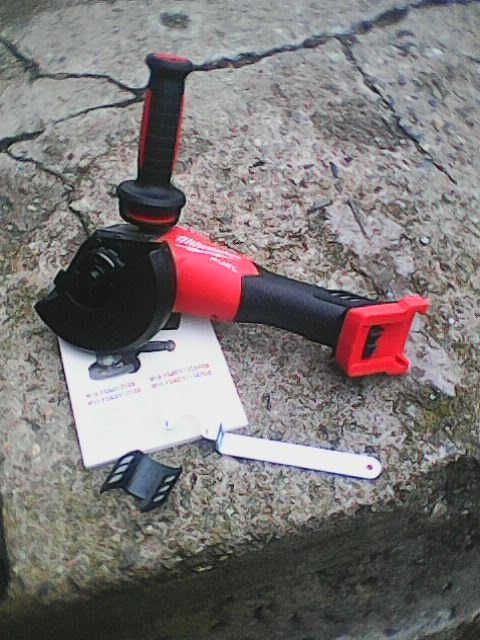 milwaukee M18 FSAG125XB-0 FUEL 125 mm úhlová bruska