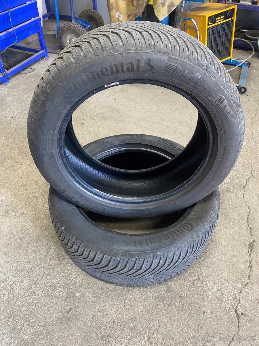 235/55R19