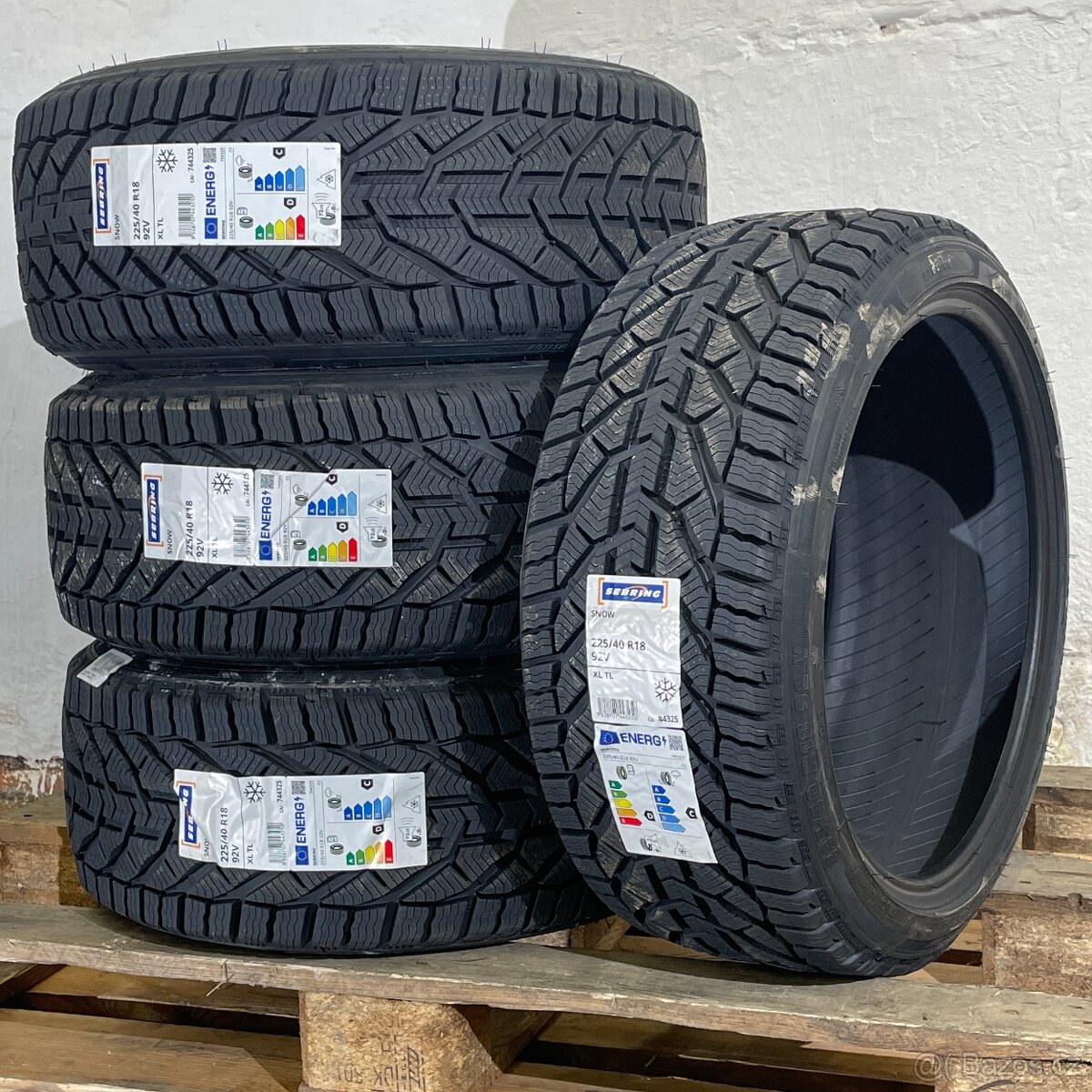 Zimní pneu 235/45 R18 98V Pirelli