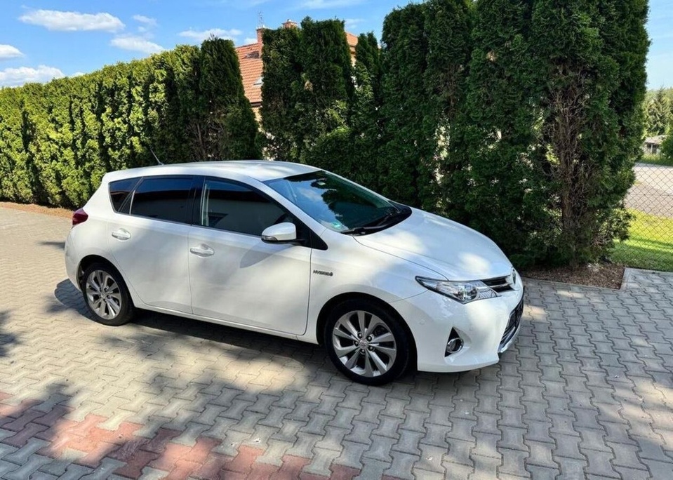 Toyota Auris 1,8 Hybrid,1 Majit.prav,servis benzín