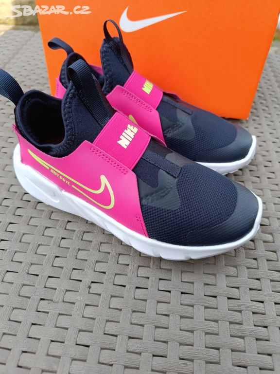 Nove dívčí nazouvaci boty NIKE vel. 34 a 35