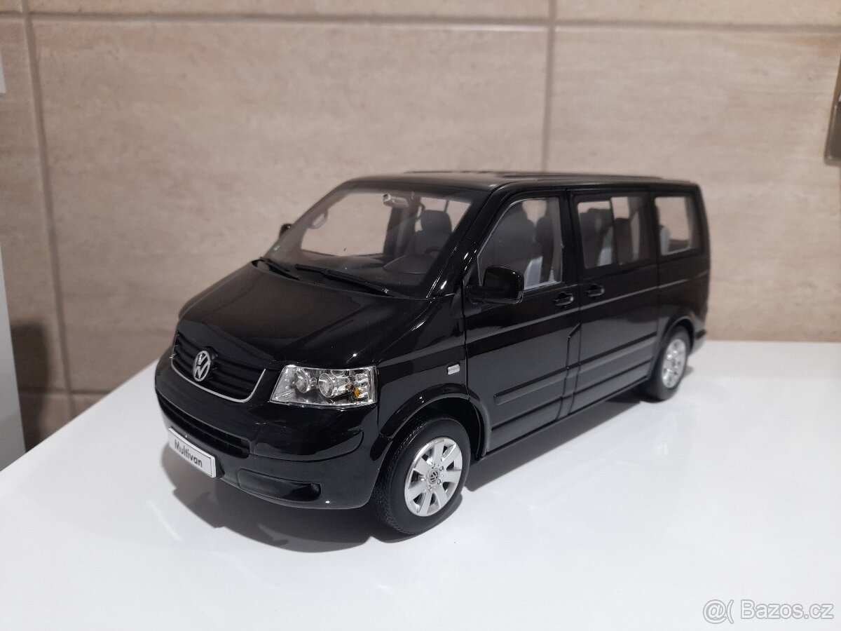 VW Multivan T5 1:18 Černá