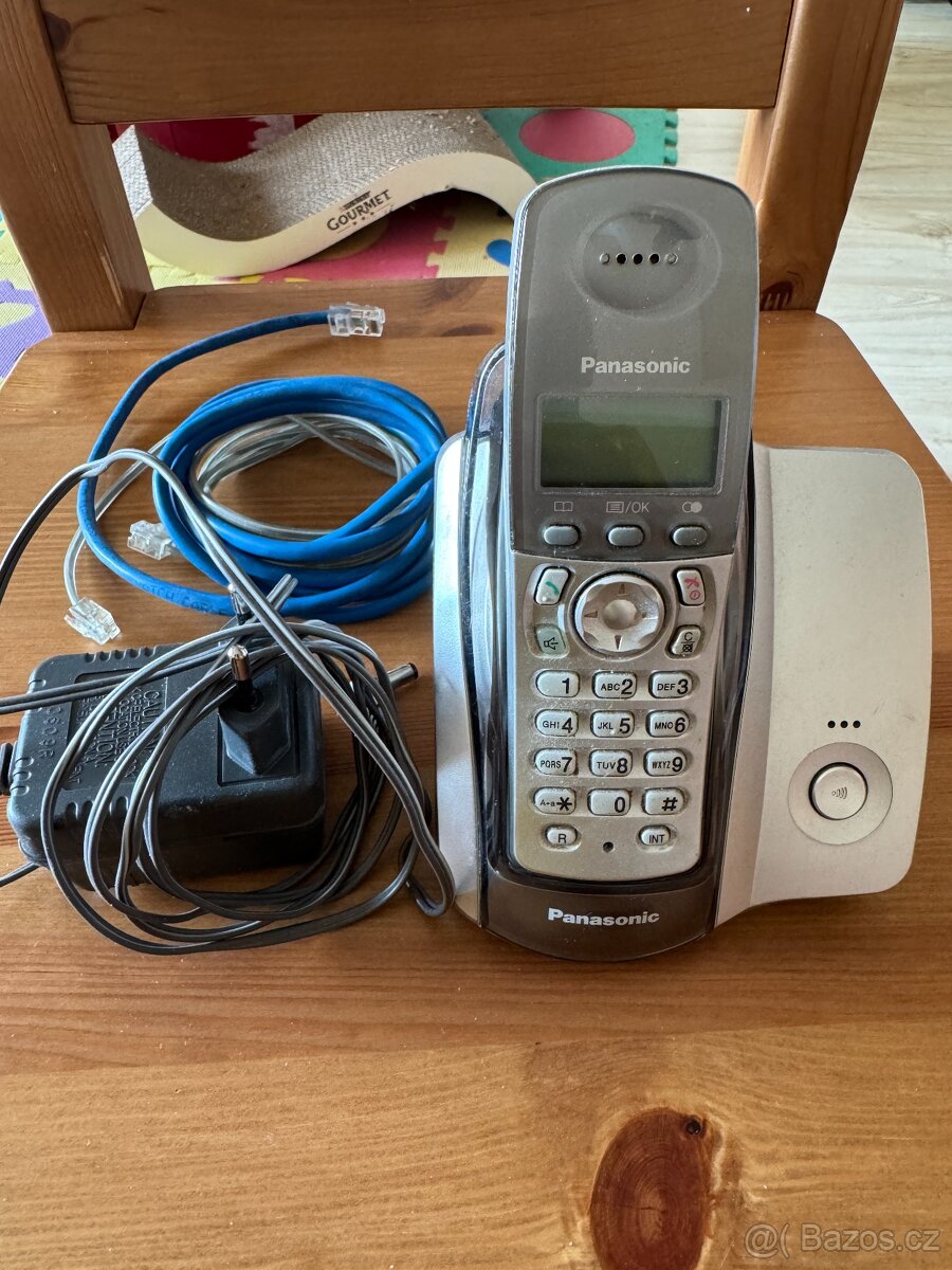 Přenosný bezdrátový telefon Panasonic kx-tcd210