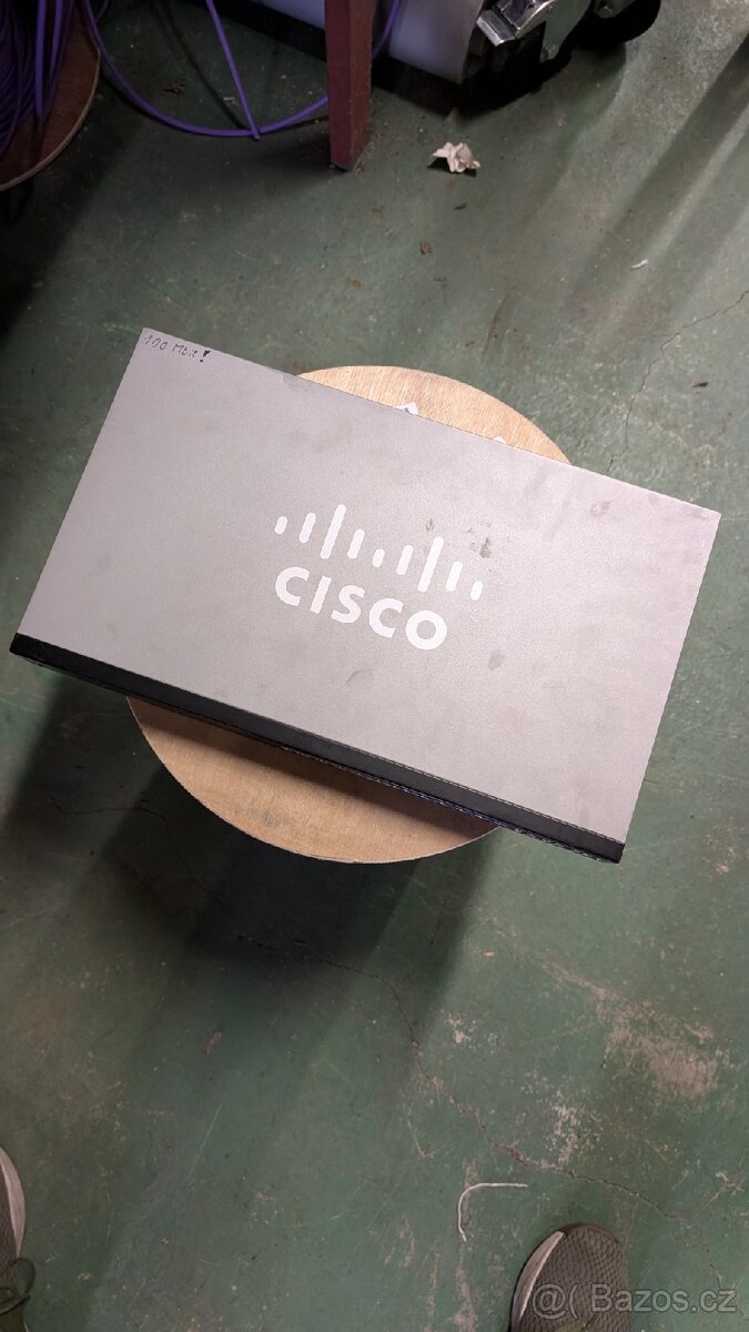 Cisco 24-Port 10/100 managet switch