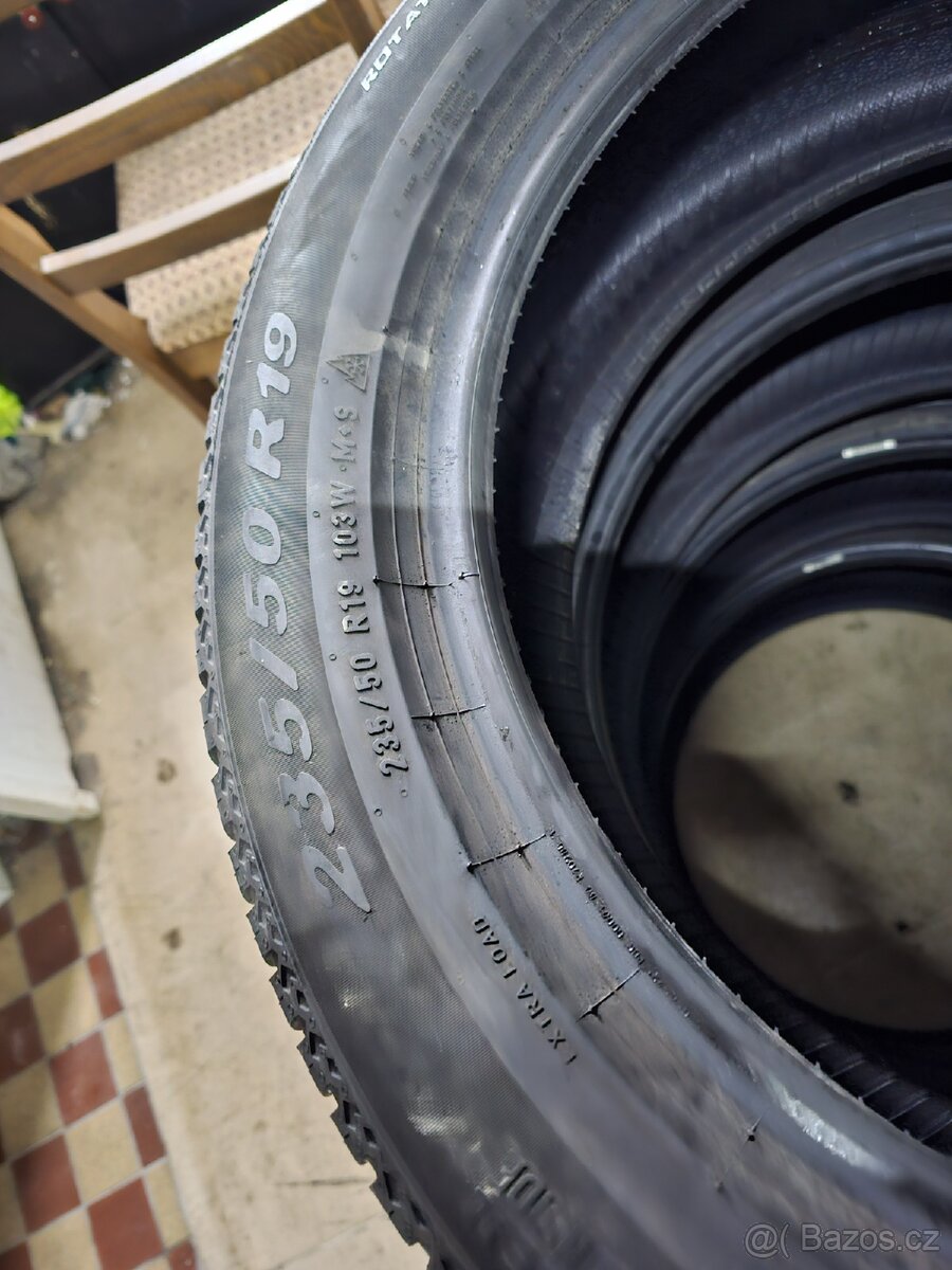 Prodám zimní pneu Pirelli 235/50 R19