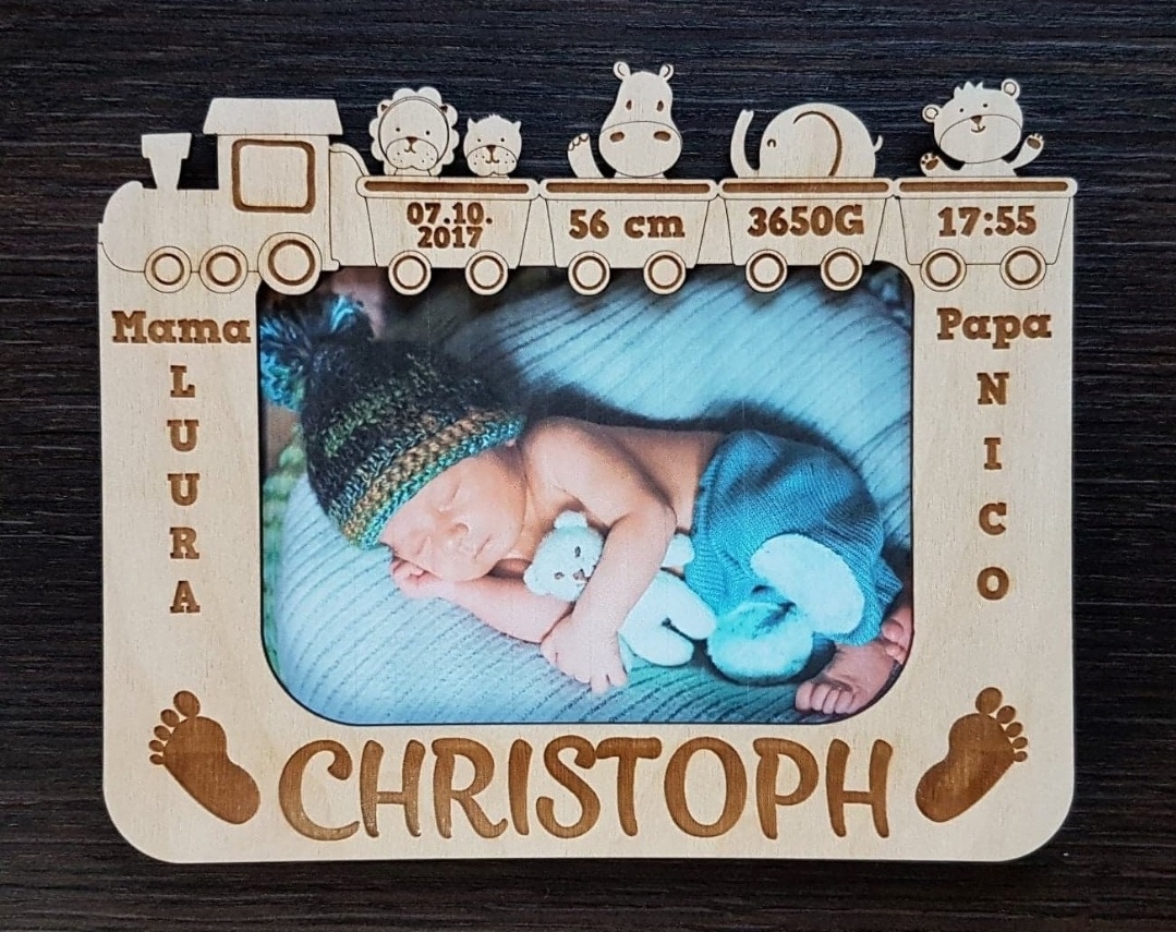 Dřevěný fotorámeček se jménem k narození dítěte