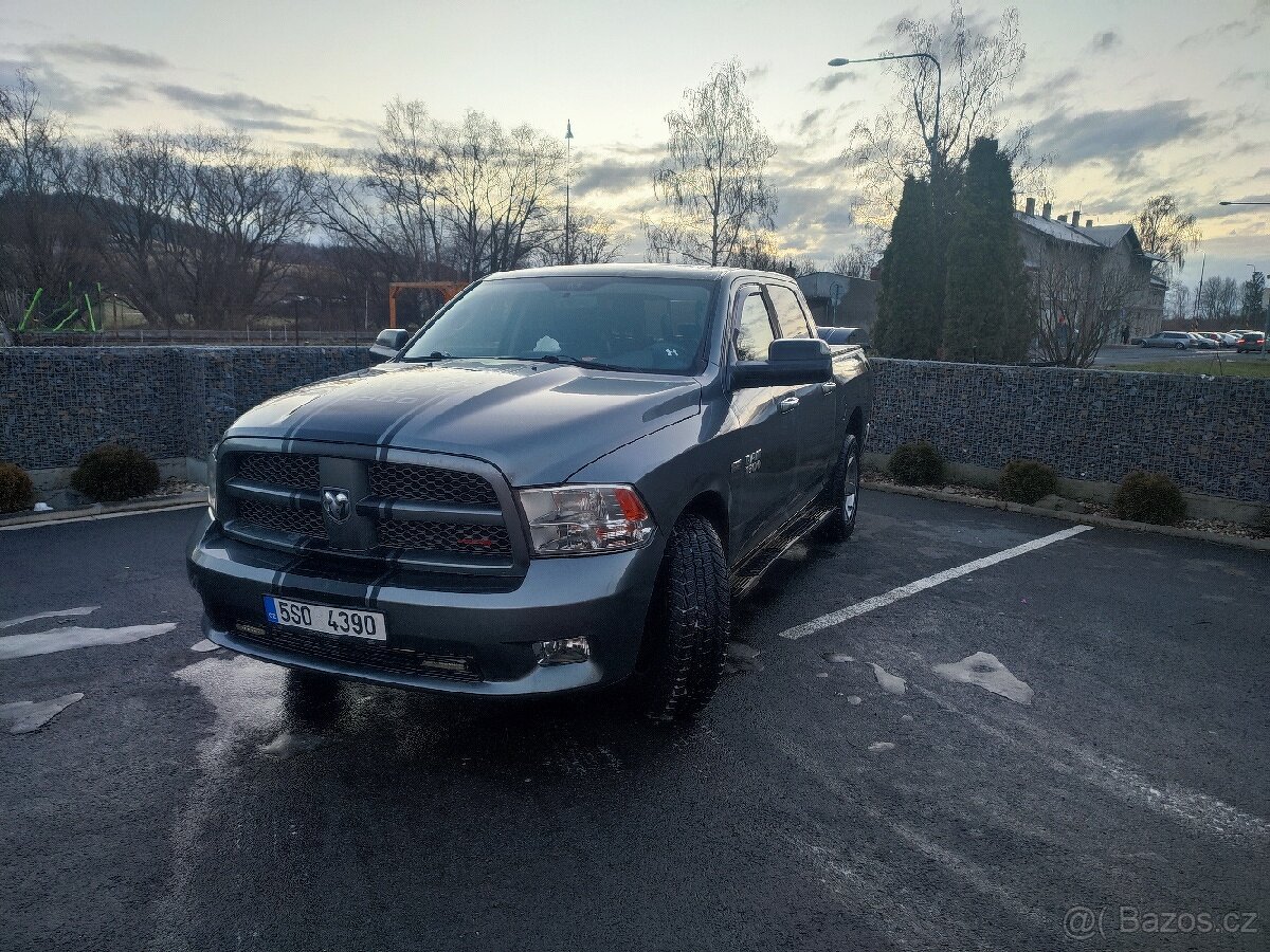 Dodge RAM 1500 crew cab 5,7 HEMI V8 s LPG