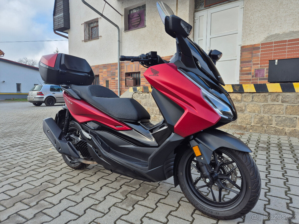 Prodám Honda Forza 125 , r. v. 2023, ABS, TC, ČR, v záruce