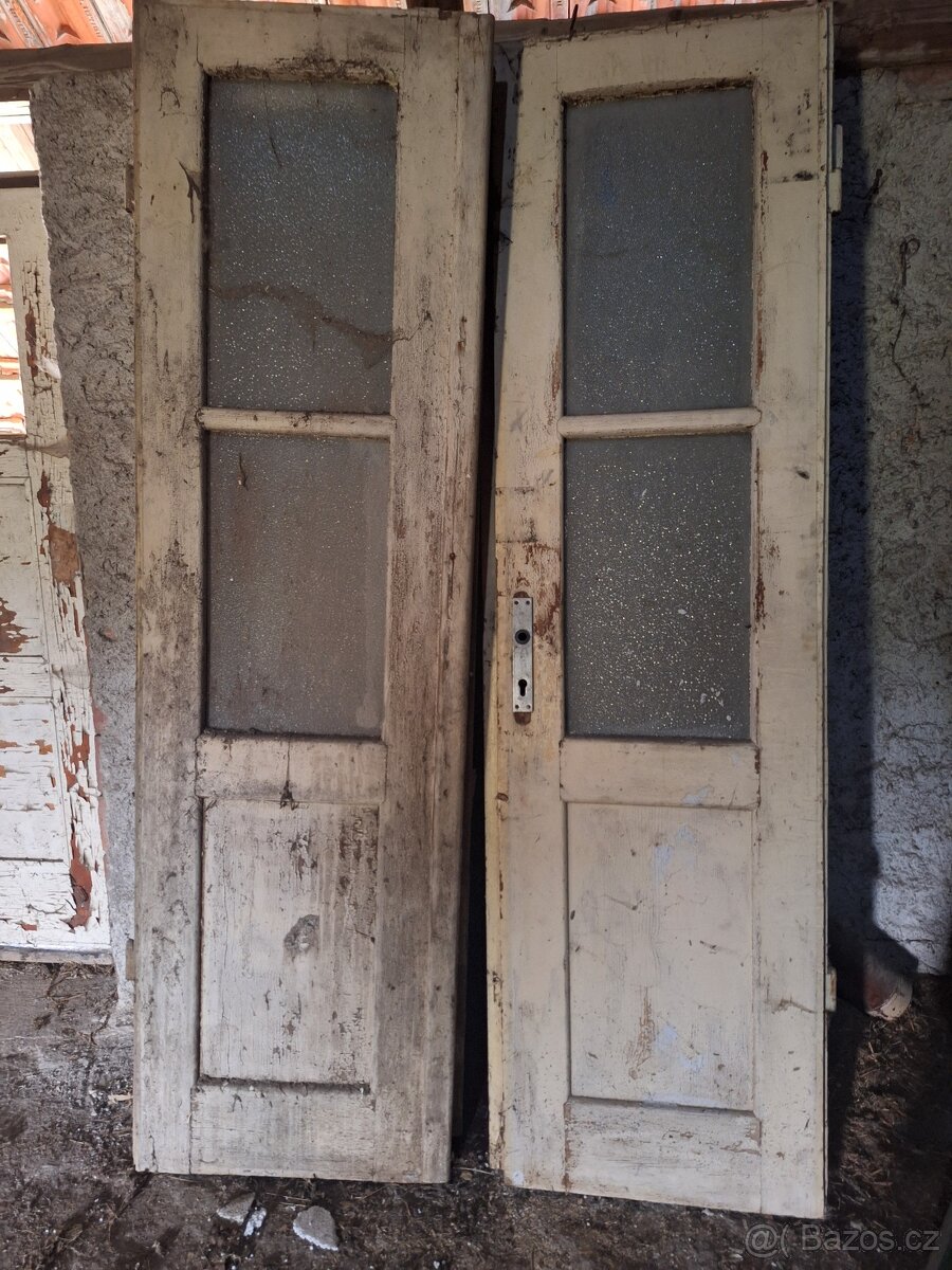 Interiérové starožitné dveře