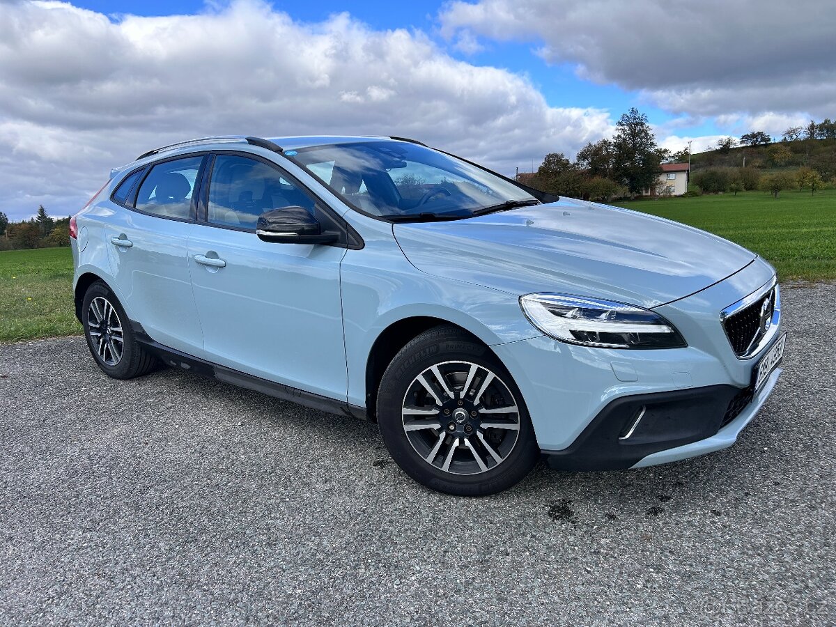 Volvo V40 Cross Country D3 110kW, Webasto, Tažné