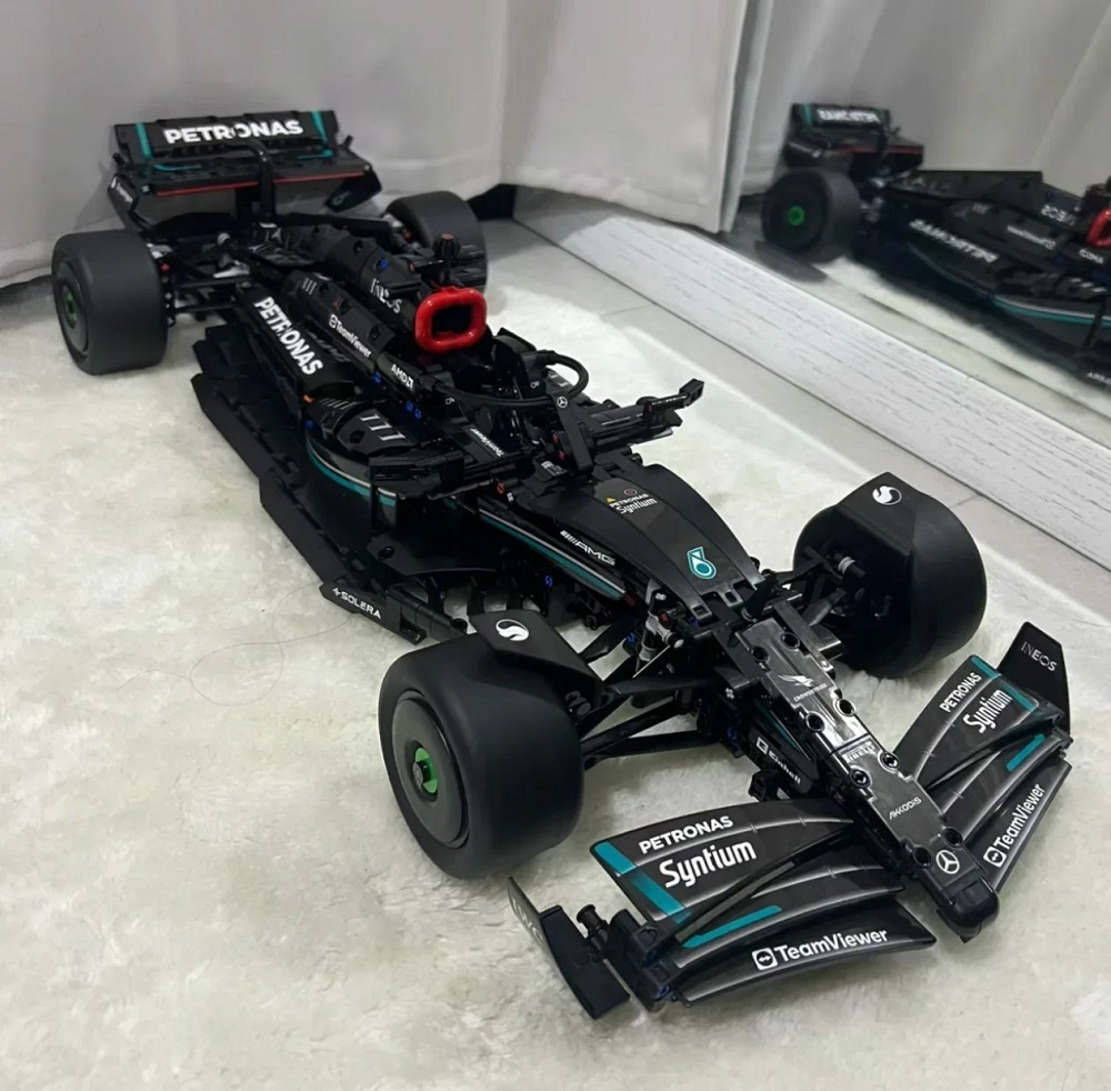 Stavebnice F1 Mercedes W14