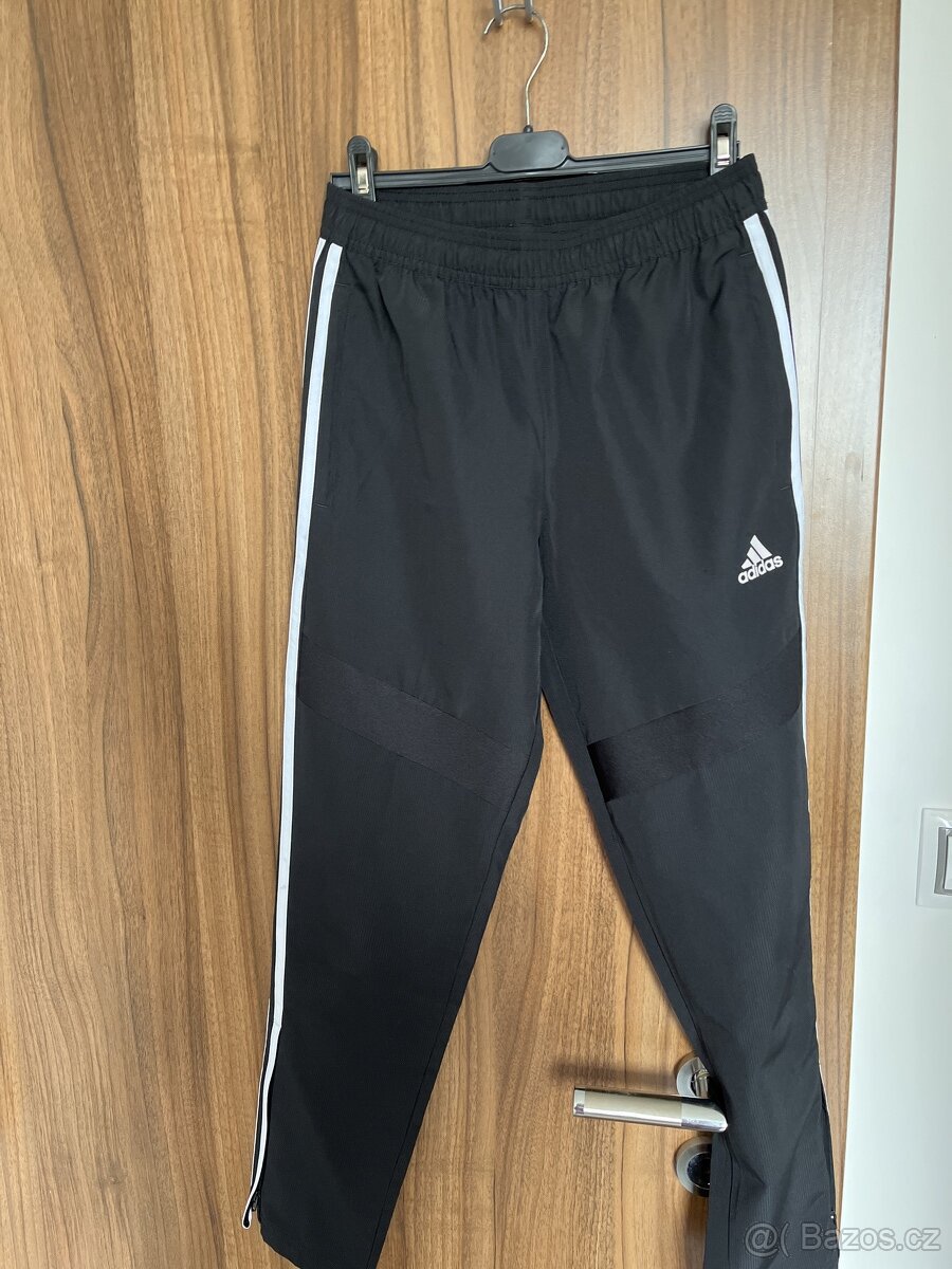 kalhoty(šusťáky)Adidas vel.11-12 let