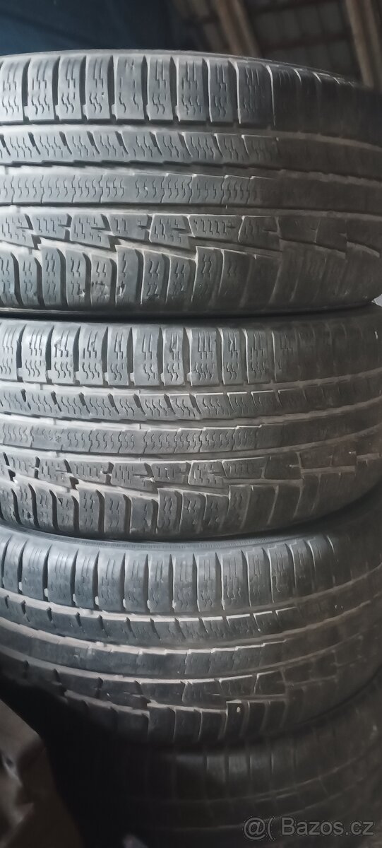 Prodám zimní pneu 225/45 R17 Nokian