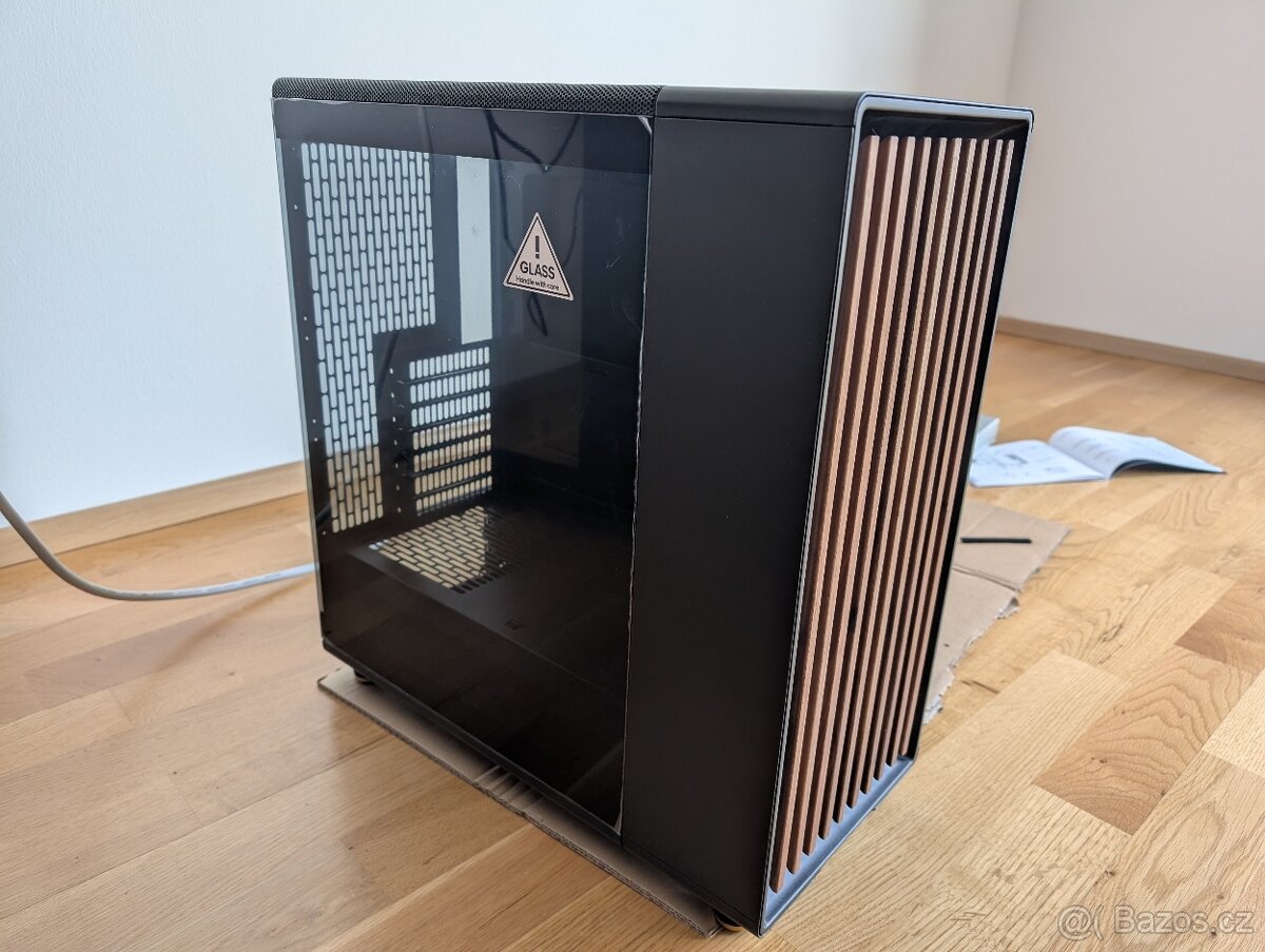 Fractal Design North Charcoal Black TG Dark - záruka 19 měsí