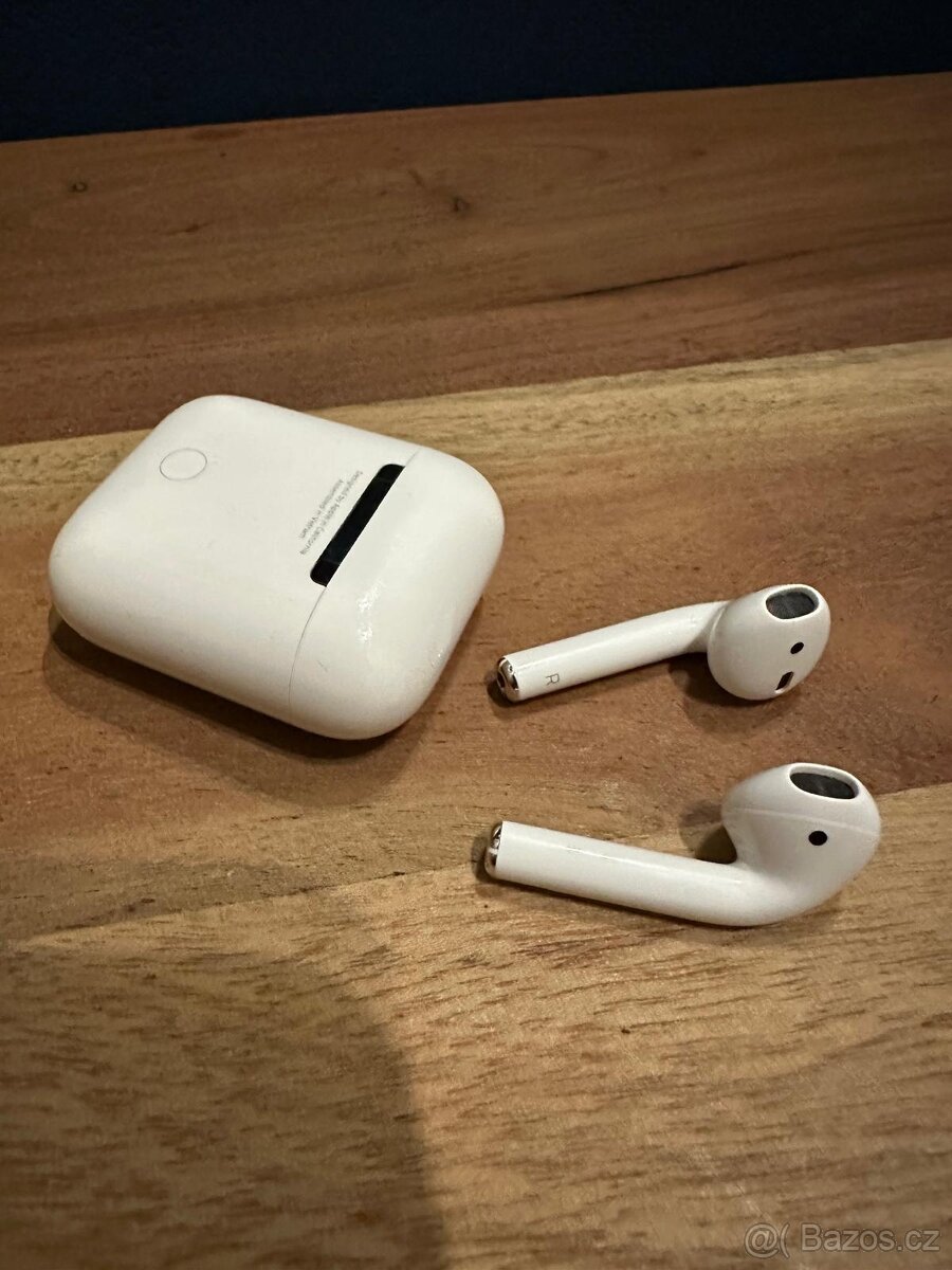 Apple Airpods 2 
