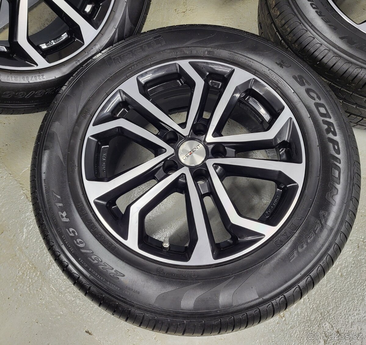 Alu kola Dezent 17" Rav4 5x114,3 letní pneu 7-7,5mm