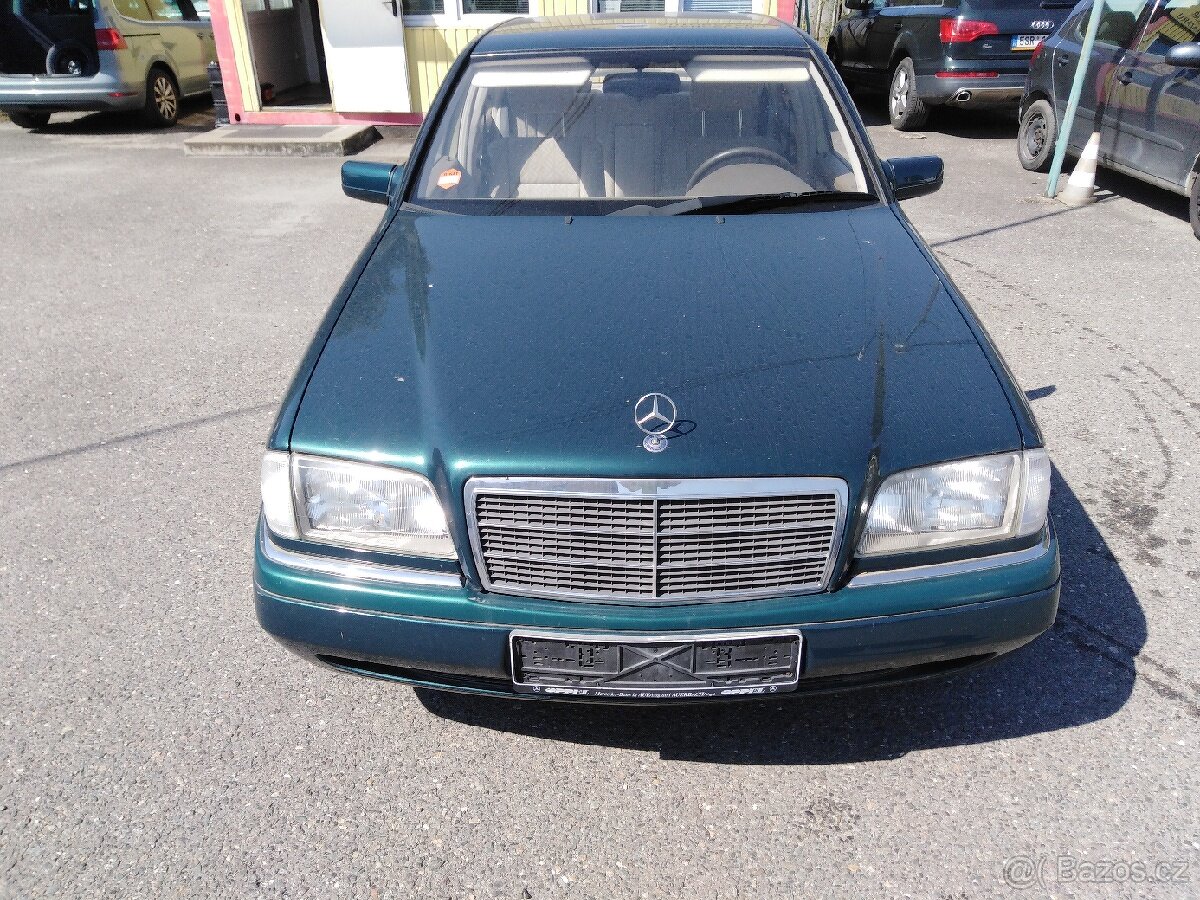 Mercedes Benz C220, 71 940 km, rok 1994