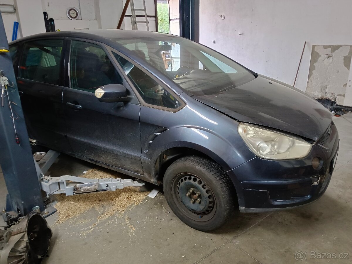 Náhradní díly z vozu S-max 1.8 TDCi r.v 2007