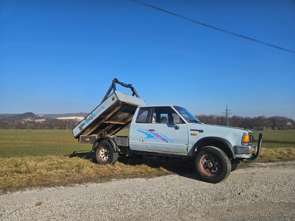 Nissan Datsun pick-up 1984 4x4 sklapač