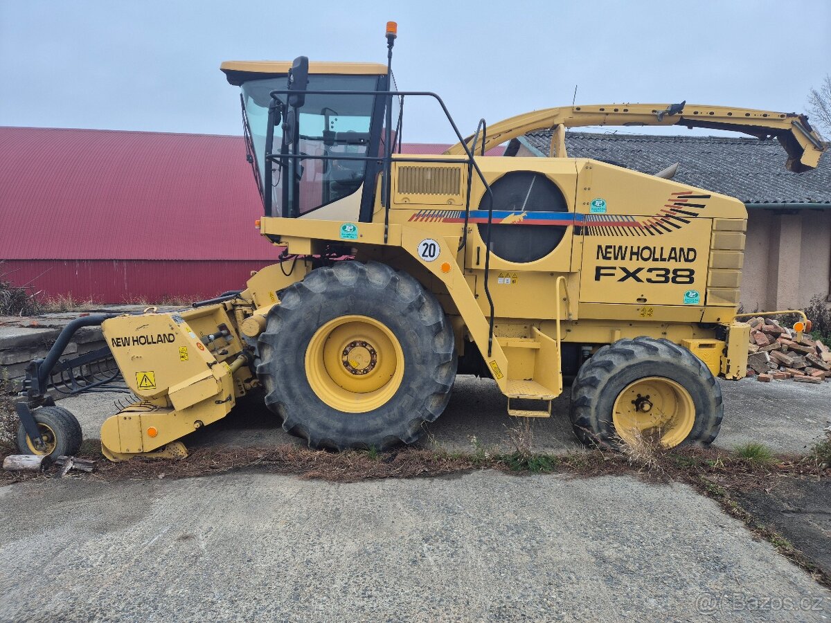 Samojízdná sklízecí řezačka New Holland fx 38