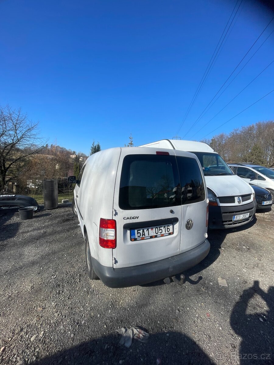 Prodám na dily 2x VW caddy 2004