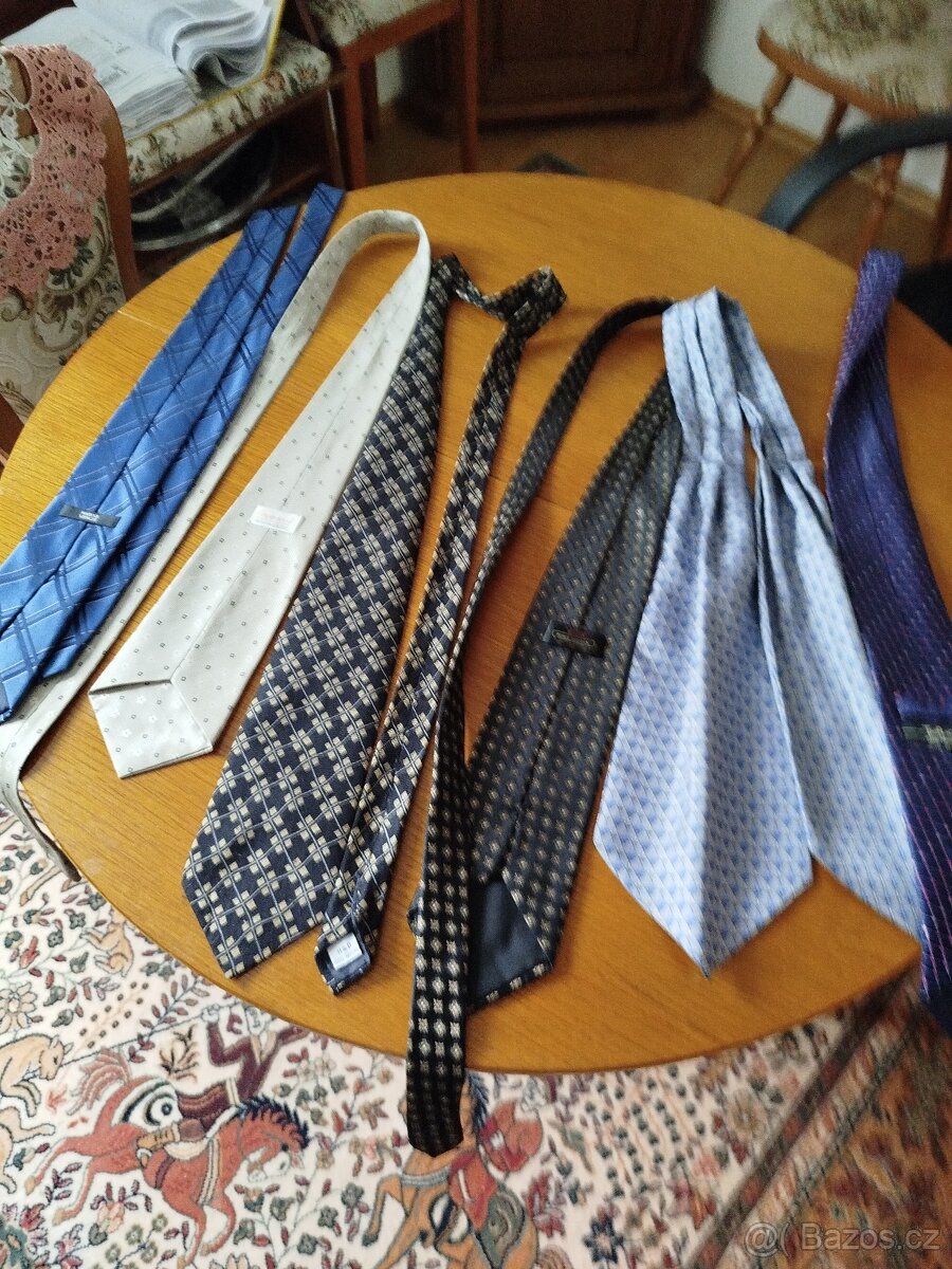 Různé kravaty