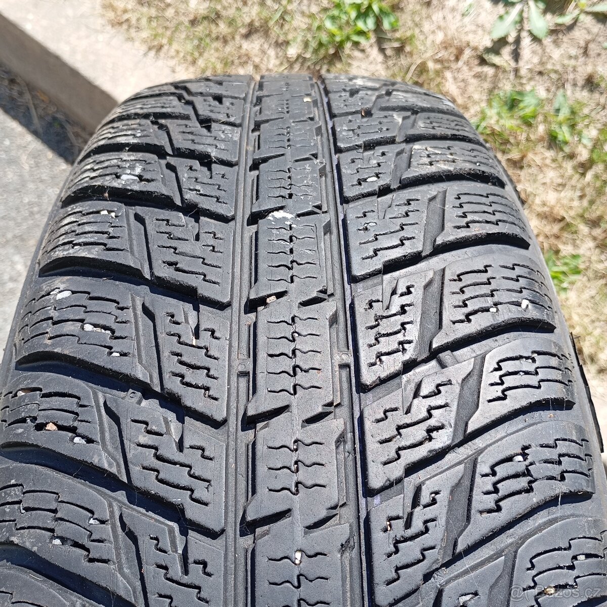 Zimní pneu 215/70 R16   1 kus