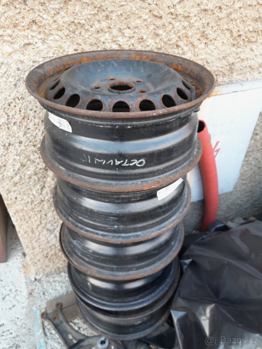 Prodám kola 15ky 5x112 plechové disky octavia 2 touran