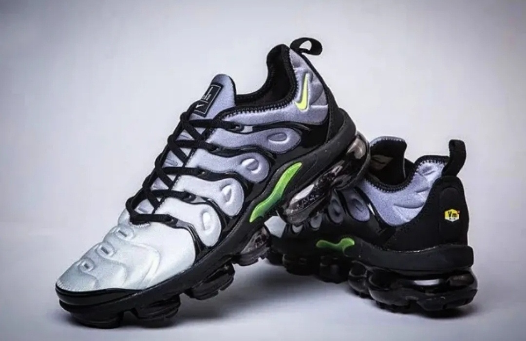 NIKE Air VaporMax PLUS 2019 "Neon Green"