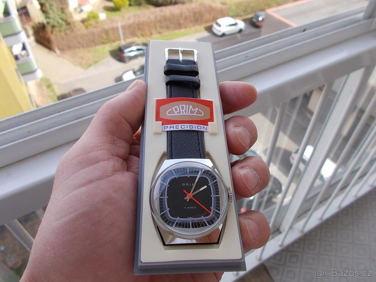 krasne nove nenosene funkcni hodinky prim rok 1977 funkcni