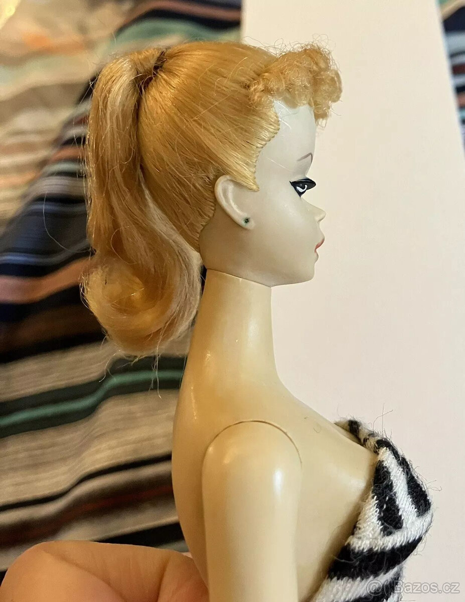 Vzácný Barbie culík číslo 1 z roku 1959, původní ročník – 65