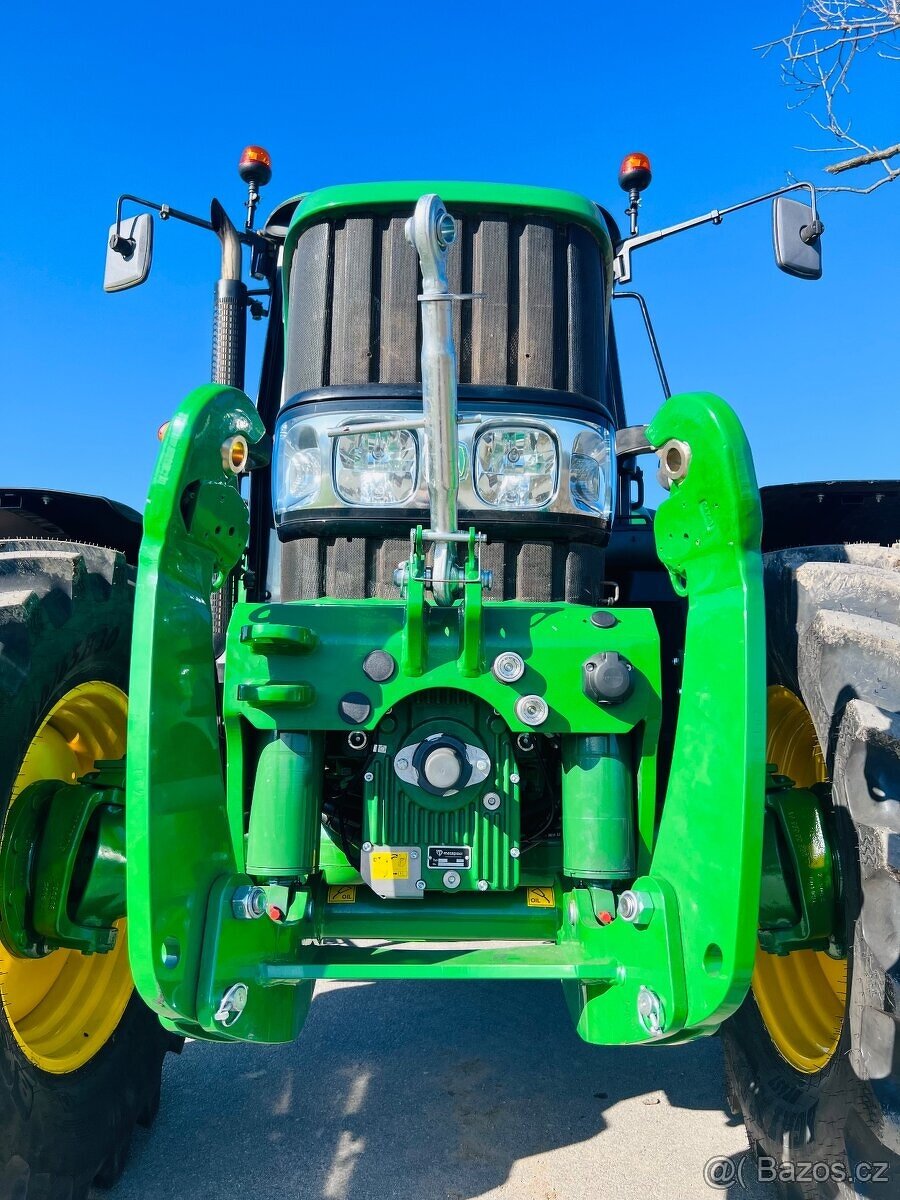 Přední tříbodový závěs METALPLAST pro traktory John deere.